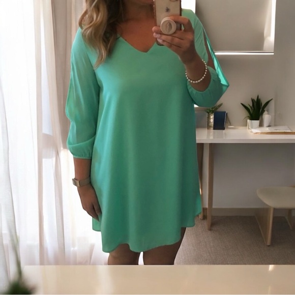 V-neck Split-sleeved FULLY LINED Dress, 
NEW✔️.  Made USA🇺🇸 - Picture 2 of 8